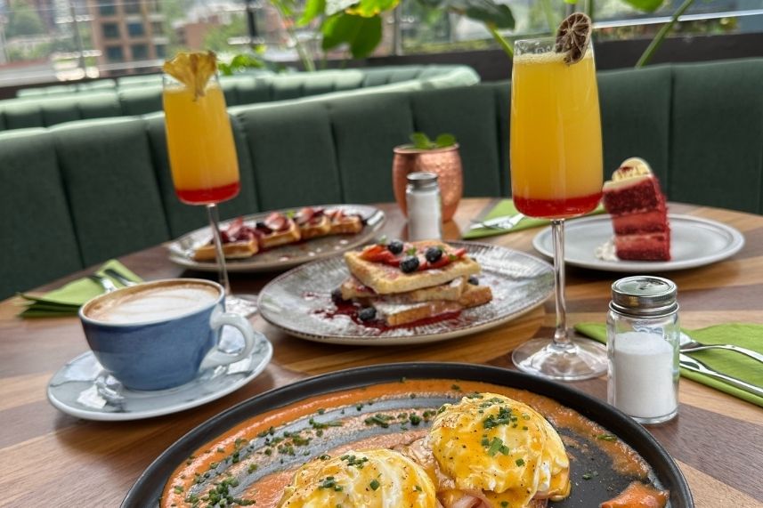 Desayuno servido en el rooftop de sibari