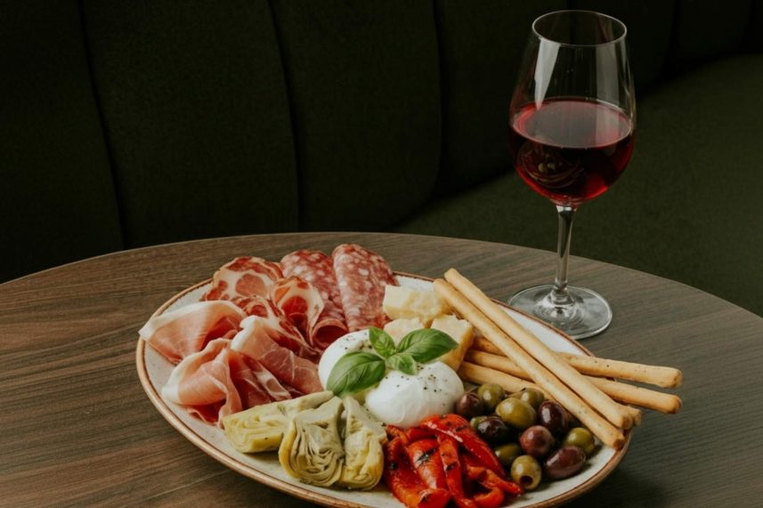 Antipastos italianos en Sibari Rooftop Medellín