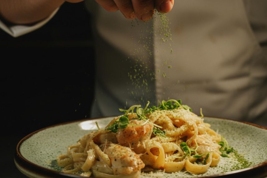 Pastas con camarones en Sibari Rooftop Medellín