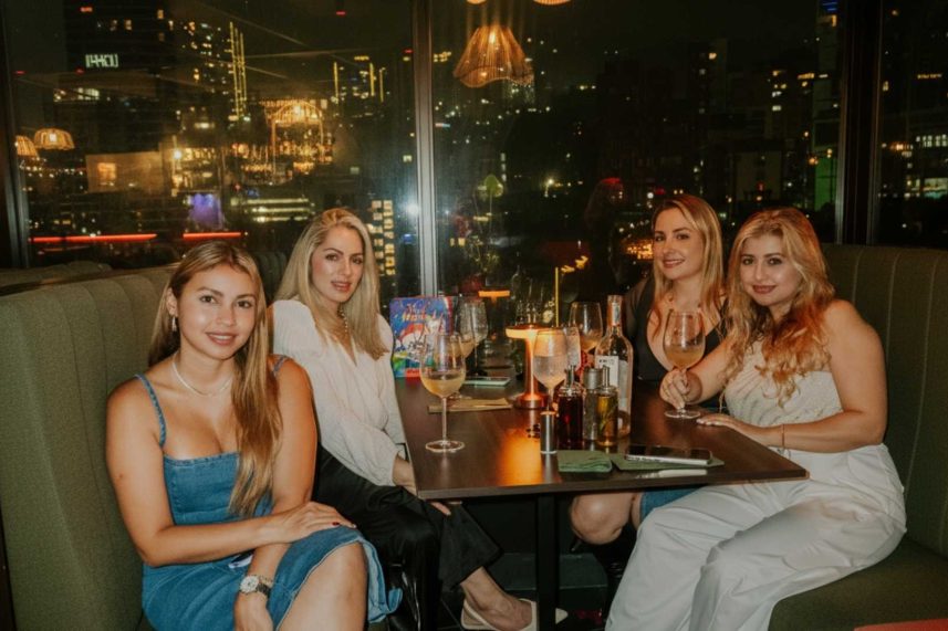 Grupo de amigas pasando un buen rato en Sibari