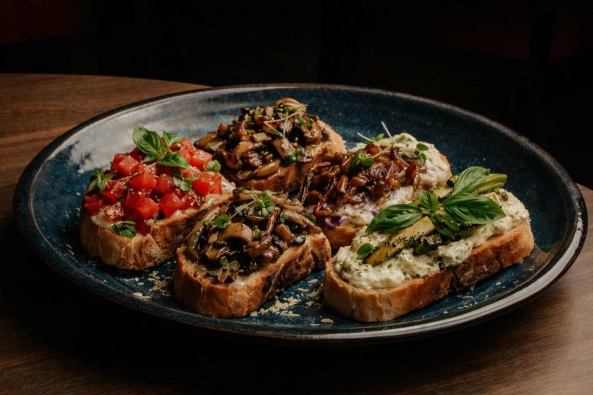 Entradas italianas gourmet en Sibari rooftop Medellín